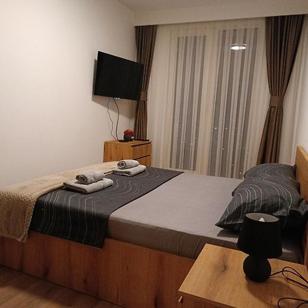 18Th & 16H Floor Secure Luxury Condos With Pool & Fitness Included In Price Скопие Екстериор снимка