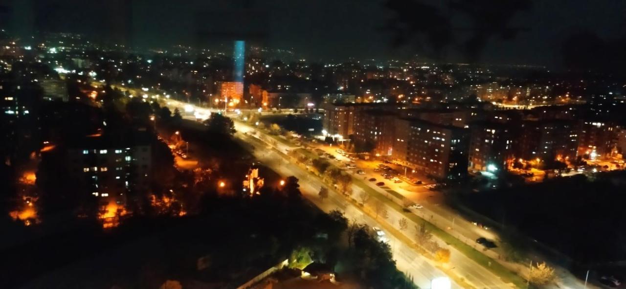 18Th & 16H Floor Secure Luxury Condos With Pool & Fitness Included In Price Скопие Екстериор снимка