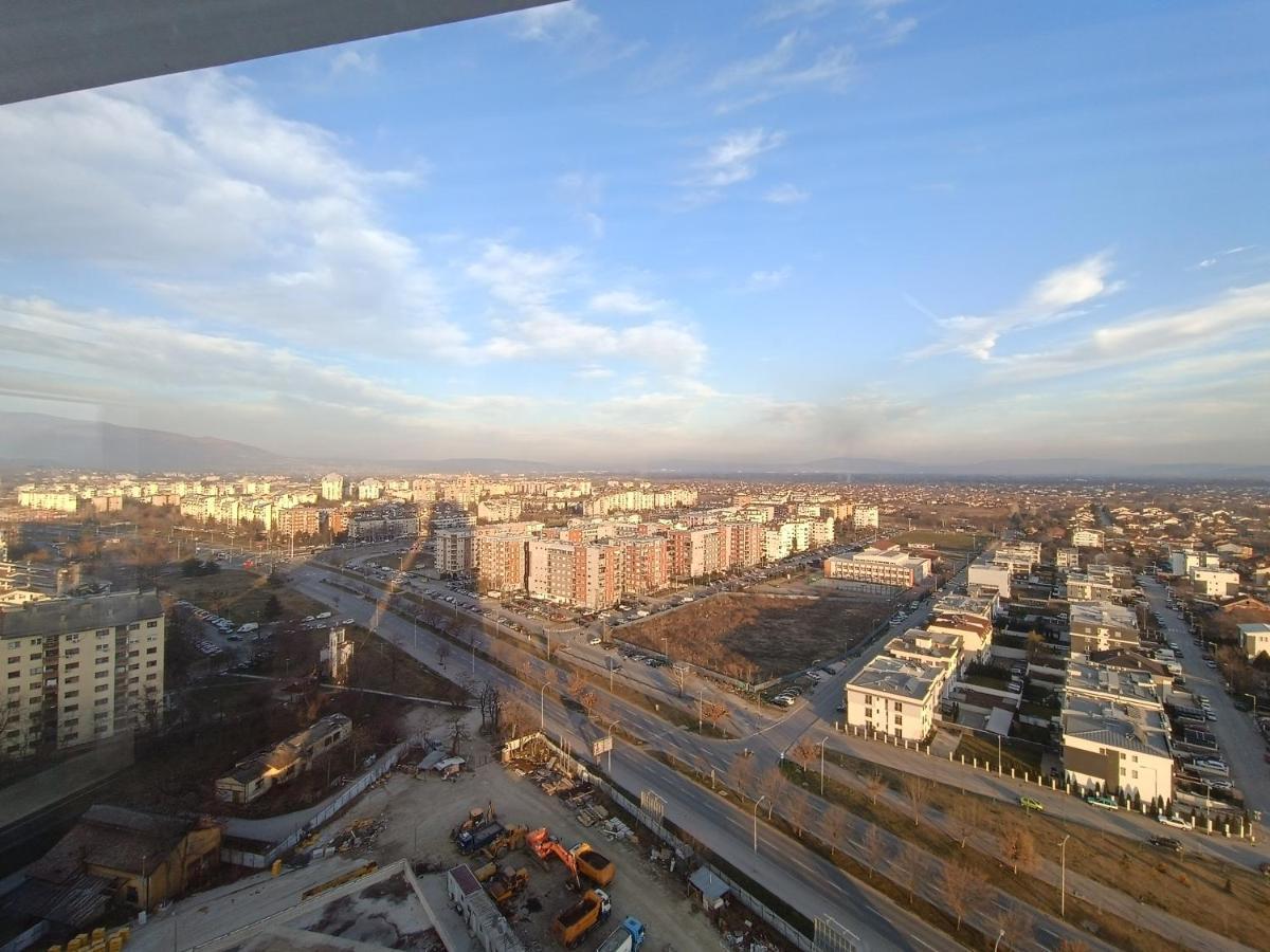 18Th & 16H Floor Secure Luxury Condos With Pool & Fitness Included In Price Скопие Екстериор снимка