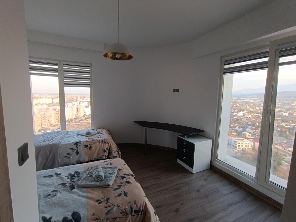 18Th & 16H Floor Secure Luxury Condos With Pool & Fitness Included In Price Скопие Екстериор снимка