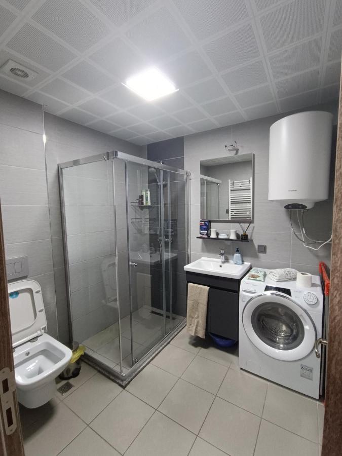 18Th & 16H Floor Secure Luxury Condos With Pool & Fitness Included In Price Скопие Екстериор снимка