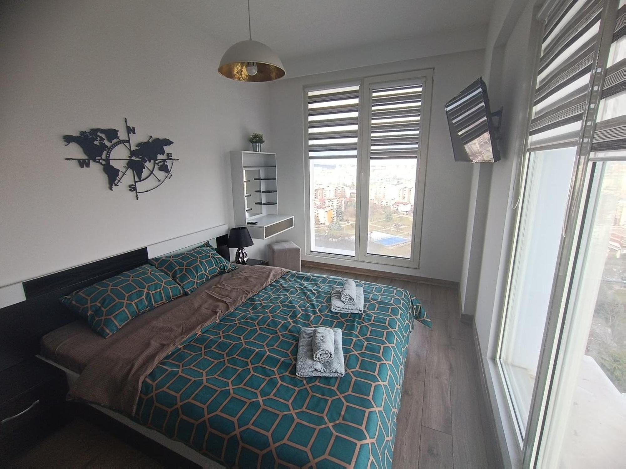 18Th & 16H Floor Secure Luxury Condos With Pool & Fitness Included In Price Скопие Екстериор снимка