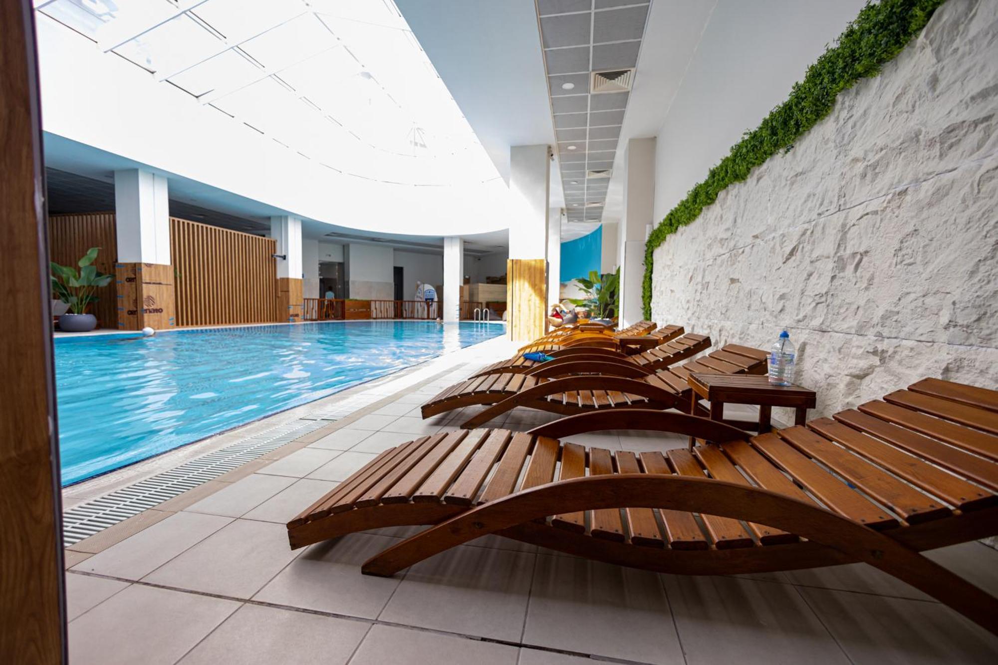 18Th & 16H Floor Secure Luxury Condos With Pool & Fitness Included In Price Скопие Екстериор снимка