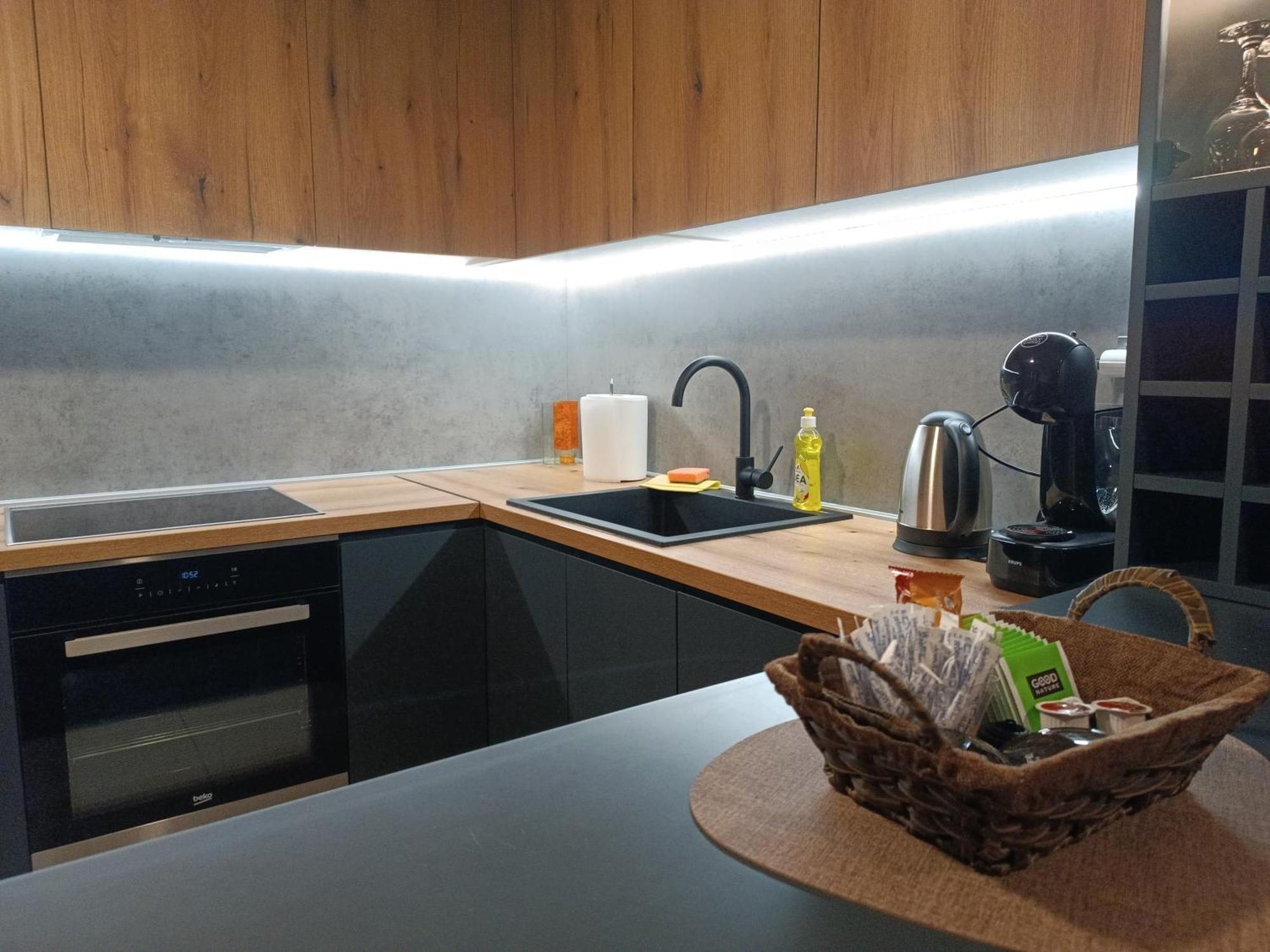 18Th & 16H Floor Secure Luxury Condos With Pool & Fitness Included In Price Скопие Екстериор снимка