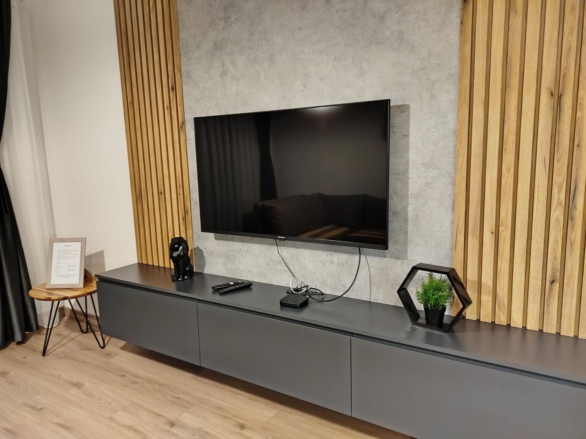 18Th & 16H Floor Secure Luxury Condos With Pool & Fitness Included In Price Скопие Екстериор снимка