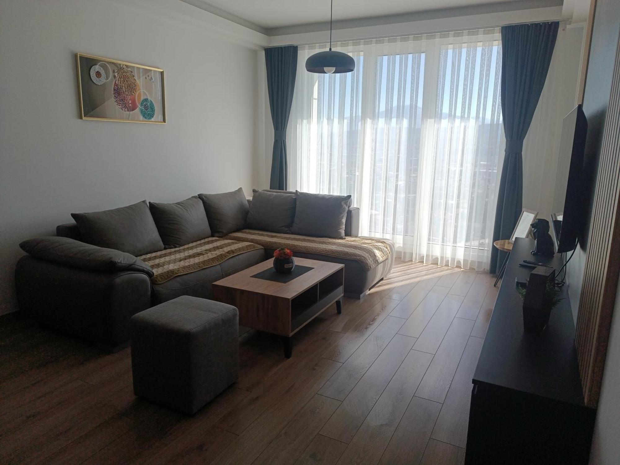 18Th & 16H Floor Secure Luxury Condos With Pool & Fitness Included In Price Скопие Екстериор снимка